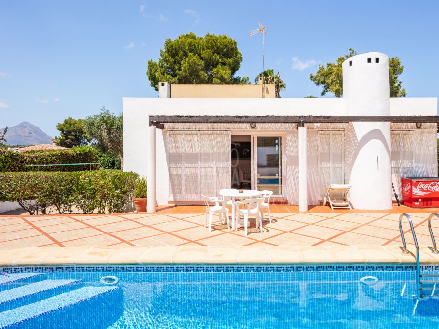 Villa Freya in Cap Martí, Jávea met zee- en Montgó-uitzicht