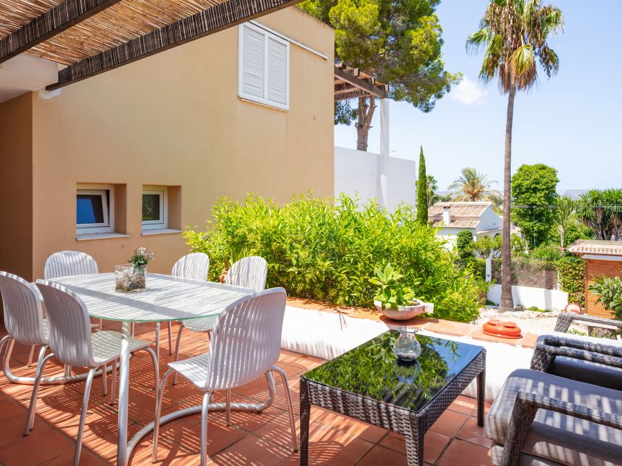Villa Freya in Cap Martí, Jávea met zee- en Montgó-uitzicht