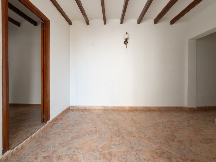 Dorpshuis in Jávea met uitzicht en veel renovatiepotentieel