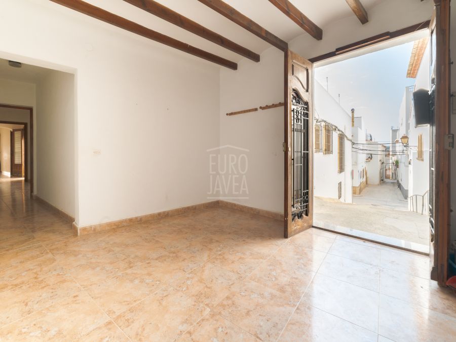 Dorpshuis in Jávea met uitzicht en veel renovatiepotentieel