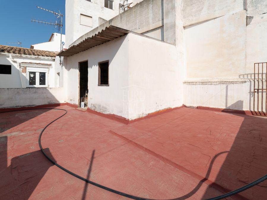 Dorpshuis in Jávea met uitzicht en veel renovatiepotentieel