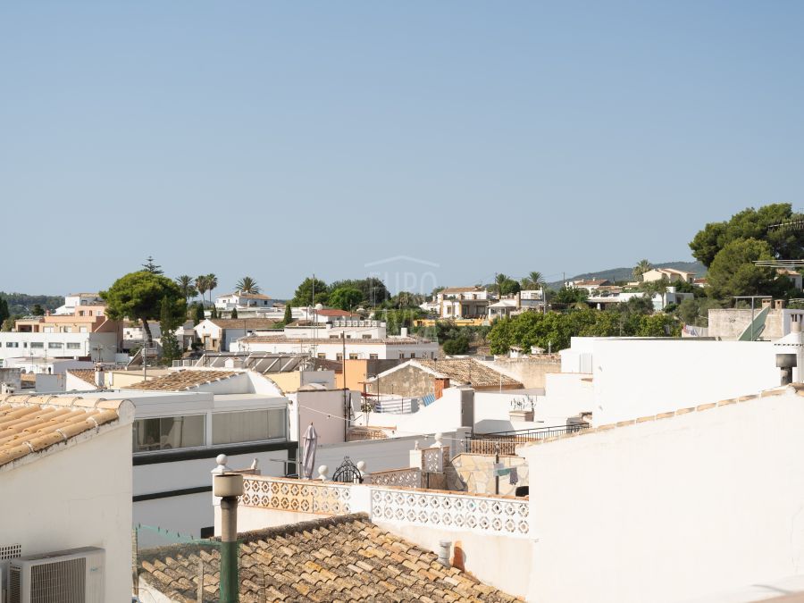 Dorpshuis in Jávea met uitzicht en veel renovatiepotentieel