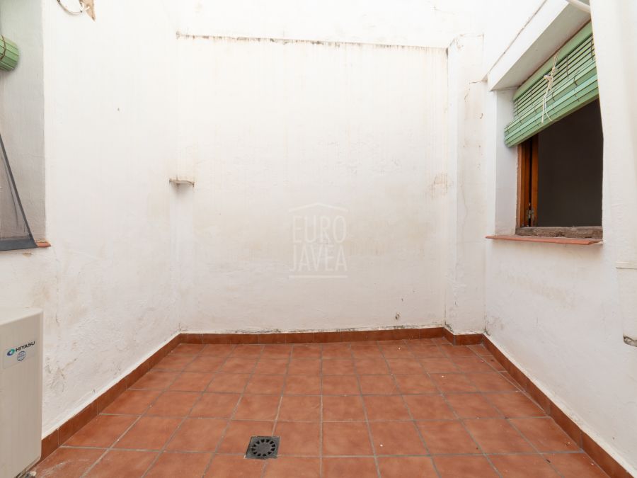Dorpshuis in Jávea met uitzicht en veel renovatiepotentieel