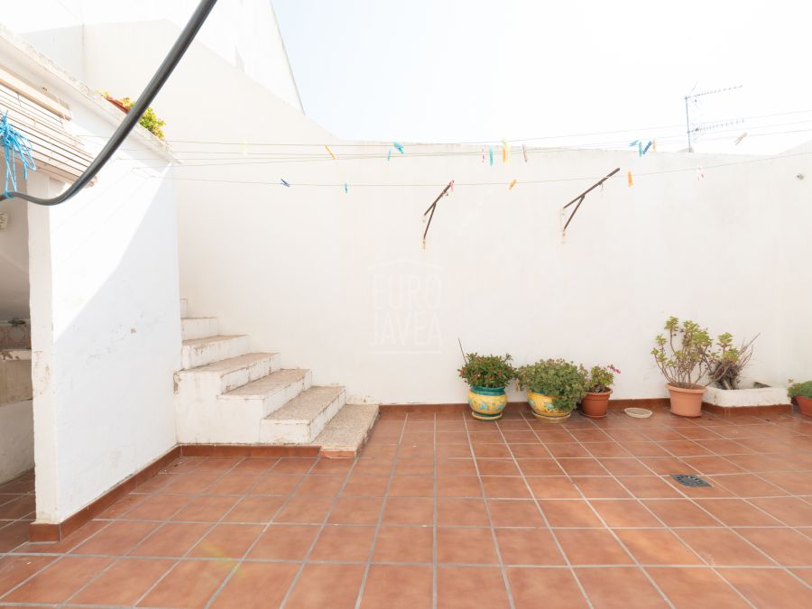 Dorpshuis in Jávea met uitzicht en veel renovatiepotentieel
