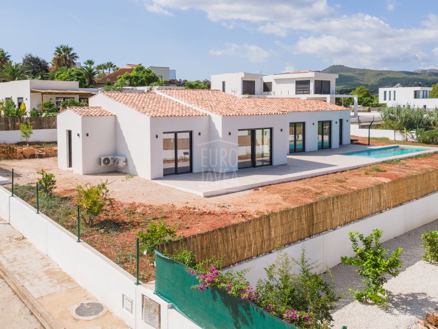 Moderna Villa Zoi con vistas al Montgó en la tranquila zona de Piver, Jávea