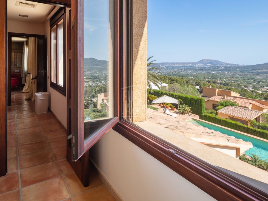 Villa Armonía – Elegance, Luxury and Panoramic Views in Montgó