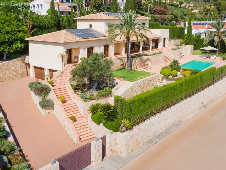 Villa Armonía – Elegance, Luxury and Panoramic Views in Montgó