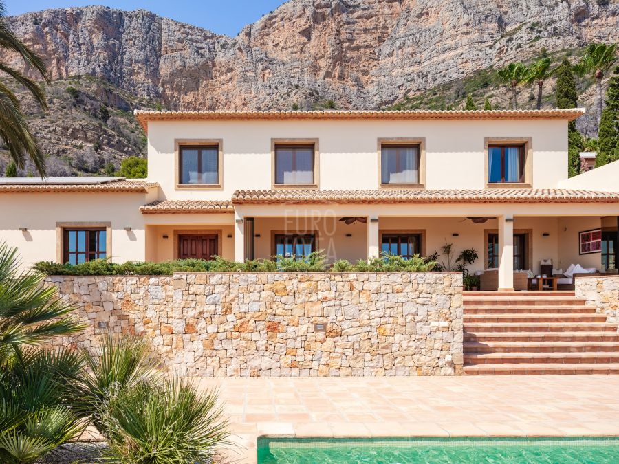 Villa Armonía – Elegance, Luxury and Panoramic Views in Montgó