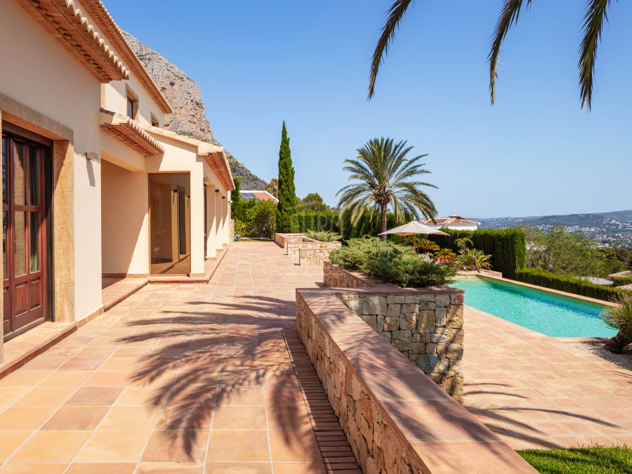 Villa Armonía – Elegance, Luxury and Panoramic Views in Montgó