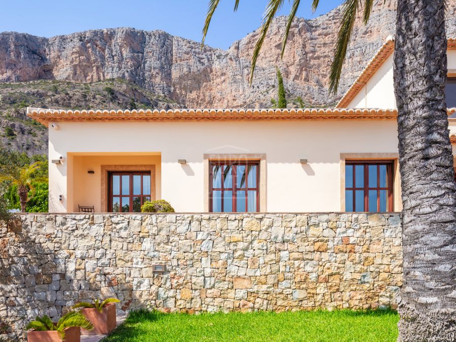Villa Armonía – Elegance, Luxury and Panoramic Views in Montgó