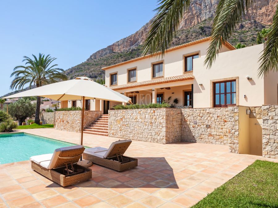 Villa Armonía – Elegance, Luxury and Panoramic Views in Montgó
