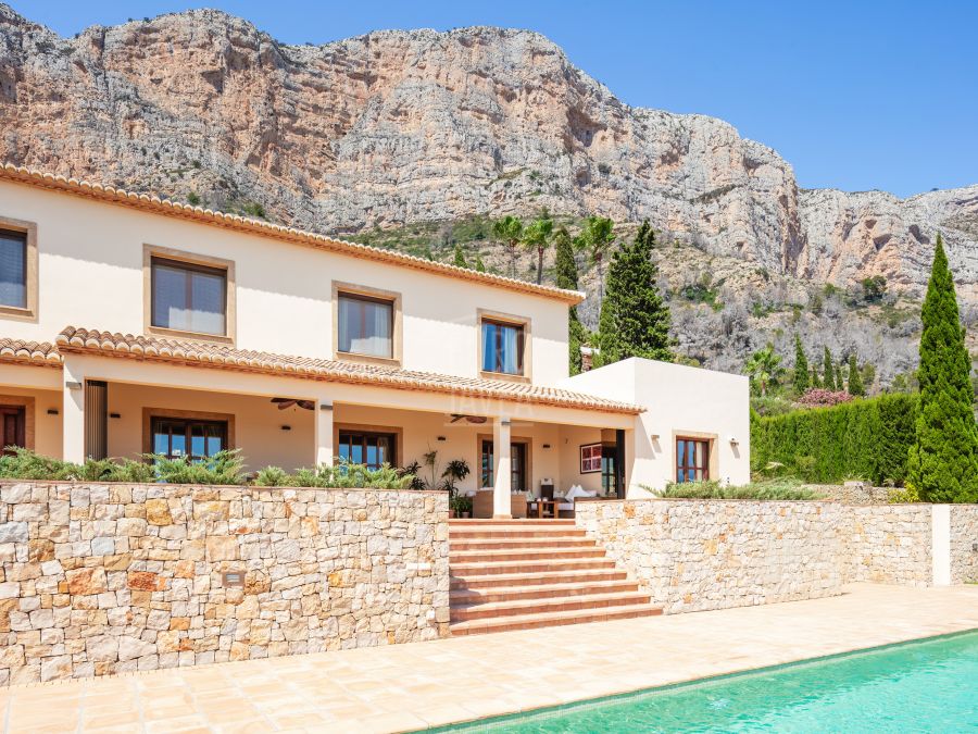 Villa Armonía – Elegance, Luxury and Panoramic Views in Montgó