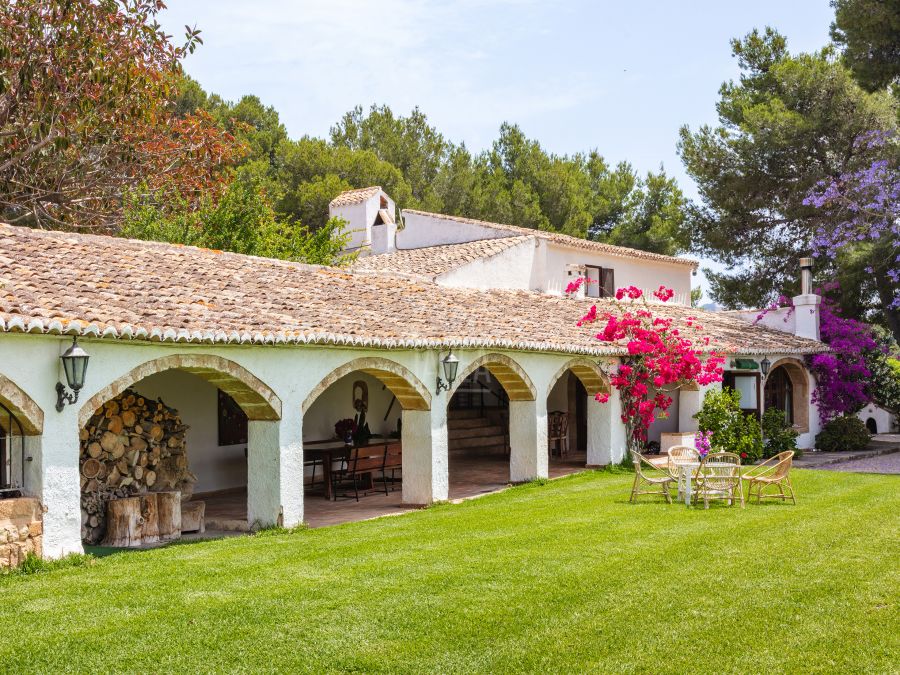 En exclusiva Finca Banyan en Jávea, a los pies del Montgó
