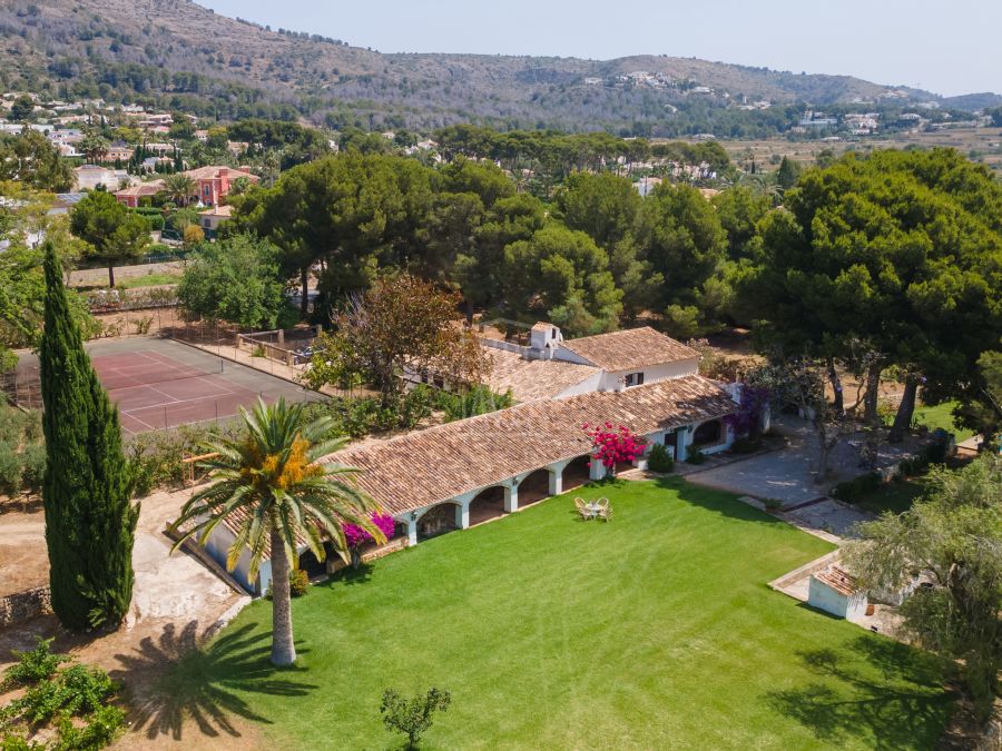 En exclusiva Finca Banyan en Jávea, a los pies del Montgó