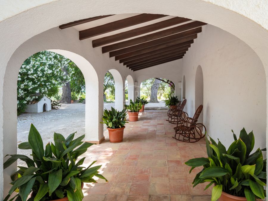 En exclusiva Finca Banyan en Jávea, a los pies del Montgó