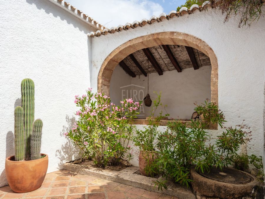 En exclusiva Finca Banyan en Jávea, a los pies del Montgó