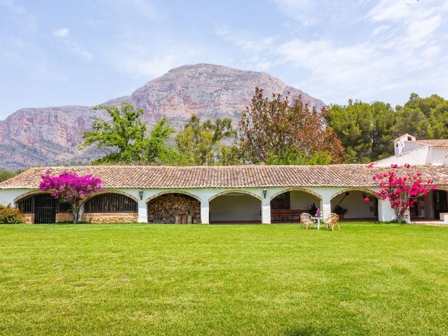 En exclusiva Finca Banyan en Jávea, a los pies del Montgó