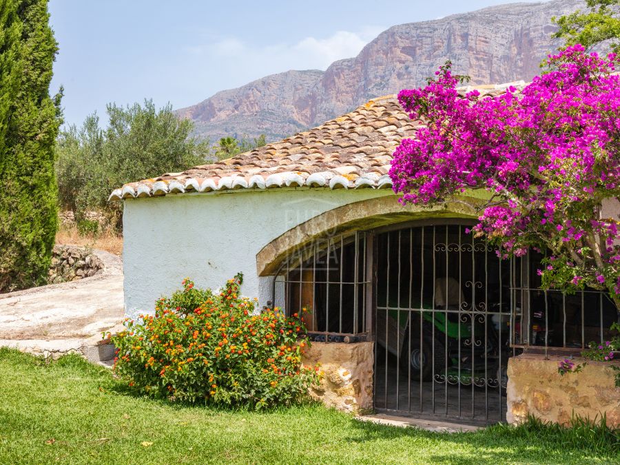 En exclusiva Finca Banyan en Jávea, a los pies del Montgó