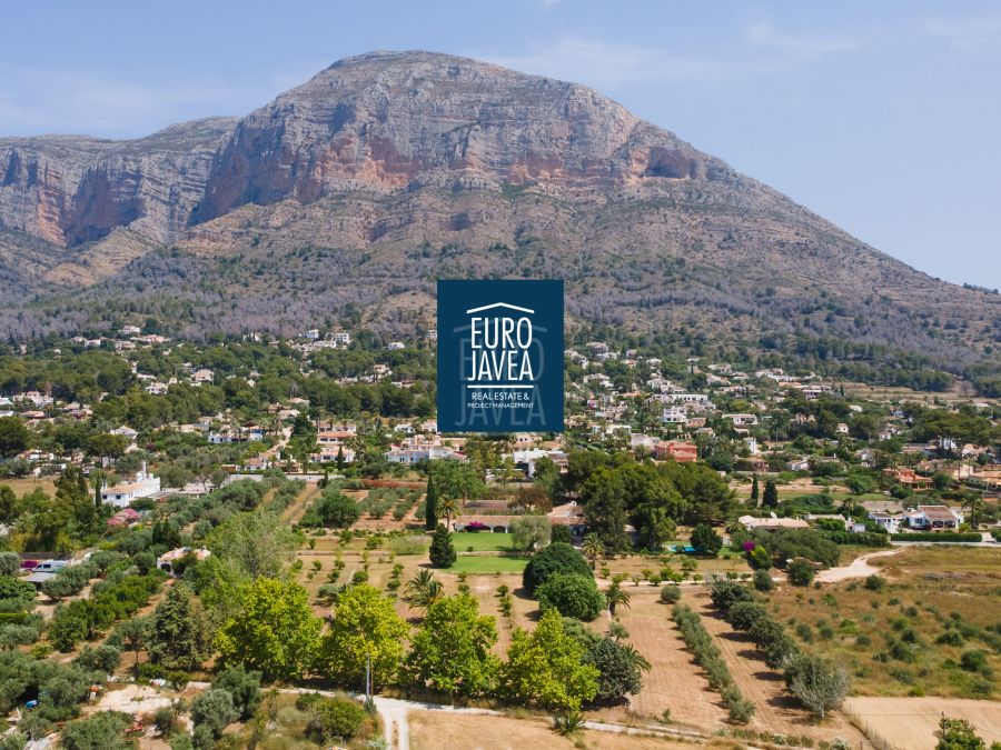 Exclusive 26.000m2 plot with beautiful finca and great development potential