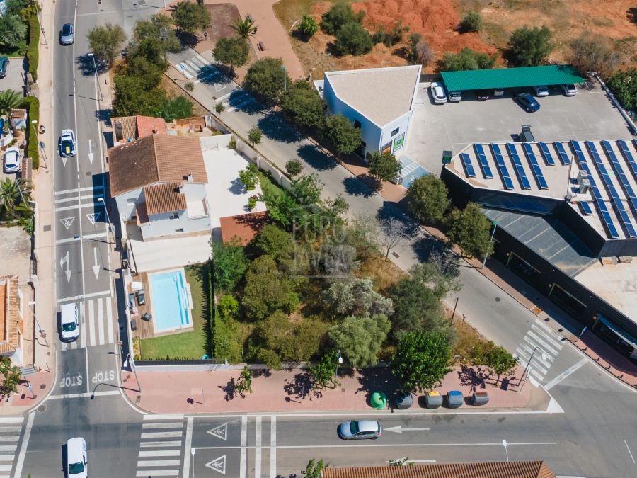 Urban plot for sale just a few minutes from the port of Jávea.