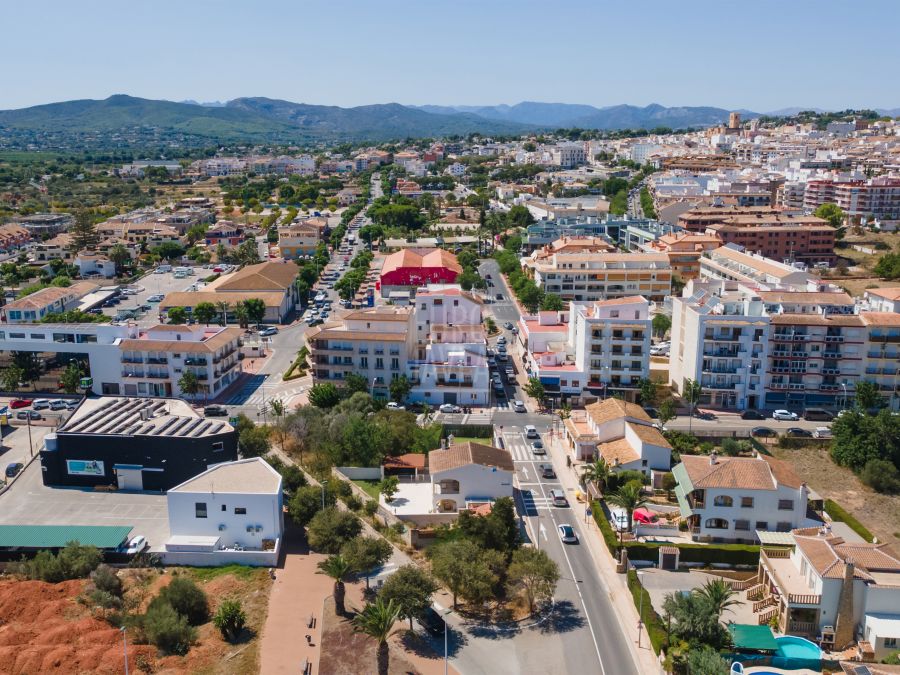 Urban plot for sale just a few minutes from the port of Jávea.