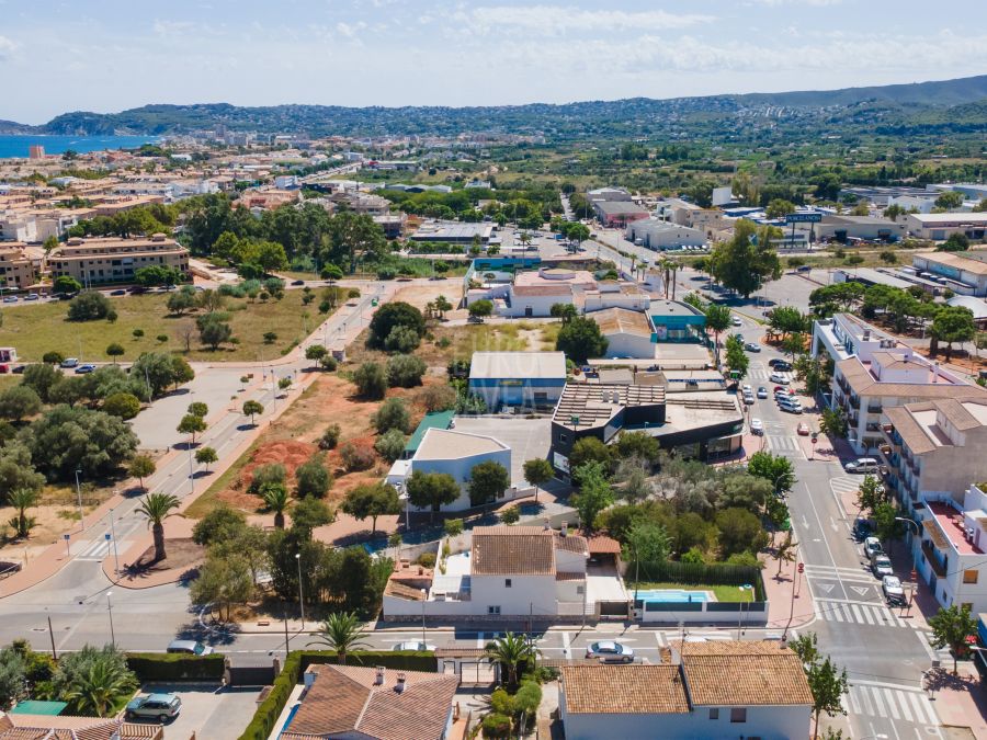 Urban plot for sale just a few minutes from the port of Jávea.