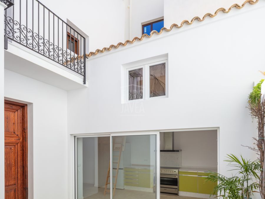 An elegant, newly renovated property in the heart of Jávea’s old town