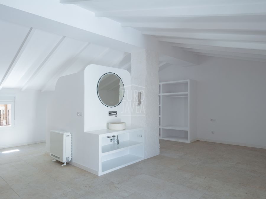 An elegant, newly renovated property in the heart of Jávea’s old town