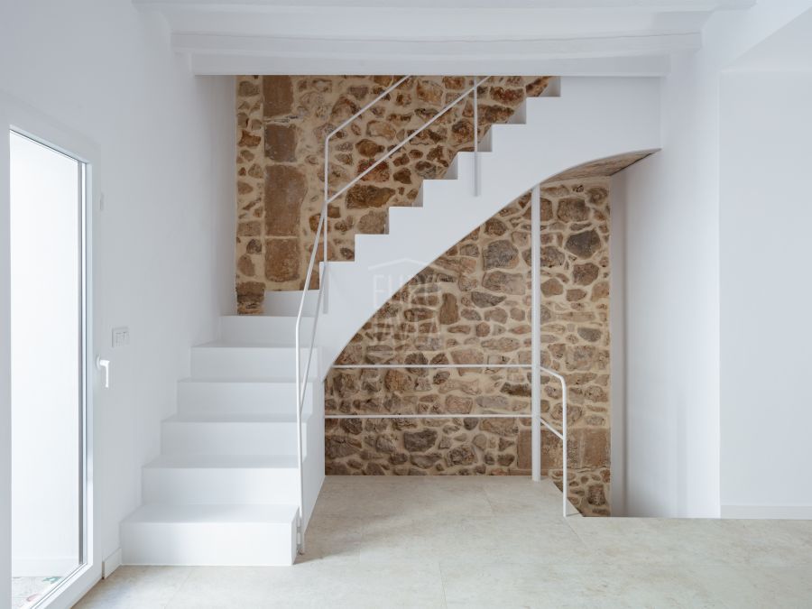 An elegant, newly renovated property in the heart of Jávea’s old town