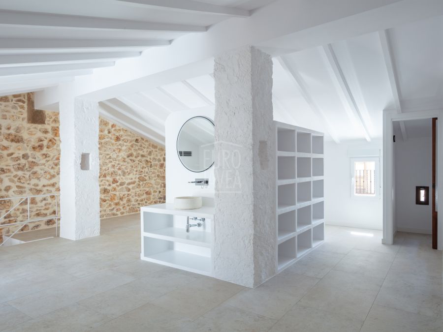 An elegant, newly renovated property in the heart of Jávea’s old town