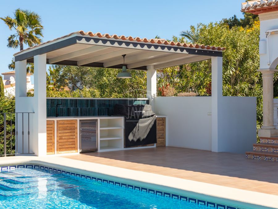 Exclusive sunny, move-in ready villa Silva in Jávea with stunning Montgó views