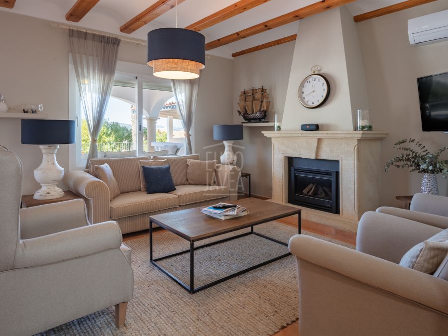 Exclusive sunny, move-in ready villa Silva in Jávea with stunning Montgó views