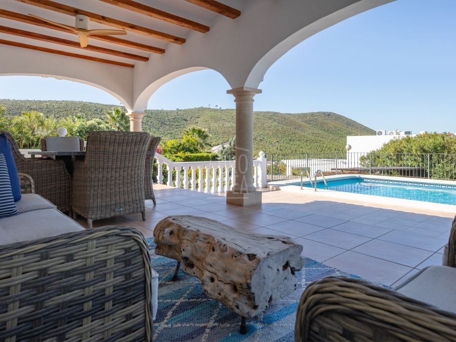 Exclusive sunny, move-in ready villa Silva in Jávea with stunning Montgó views