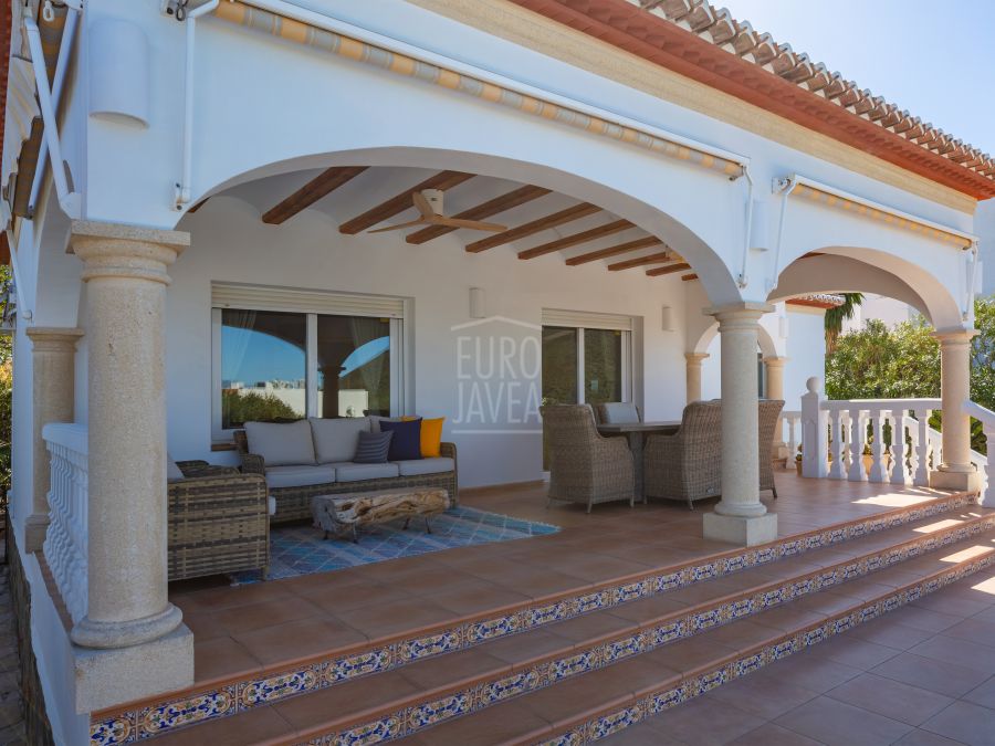 Exclusive sunny, move-in ready villa Silva in Jávea with stunning Montgó views