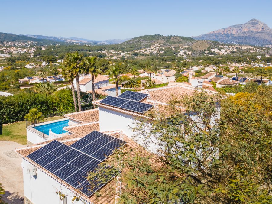 Exclusive sunny, move-in ready villa Silva in Jávea with stunning Montgó views