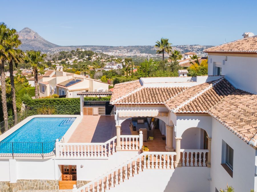 Exclusive sunny, move-in ready villa Silva in Jávea with stunning Montgó views