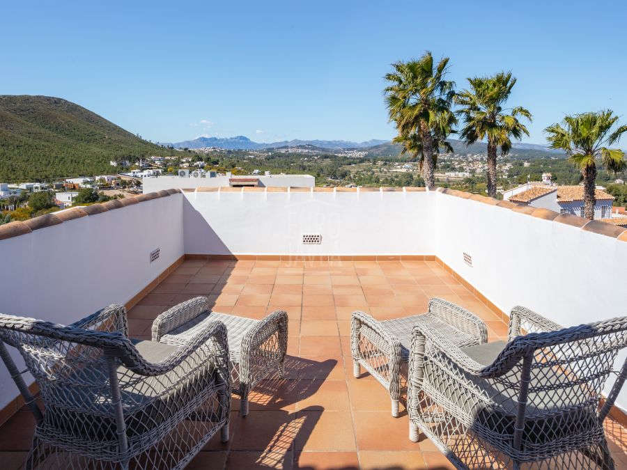 Exclusive sunny, move-in ready villa Silva in Jávea with stunning Montgó views