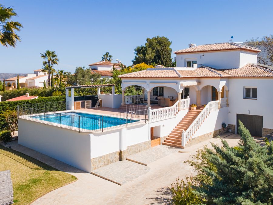Exclusive sunny, move-in ready villa Silva in Jávea with stunning Montgó views