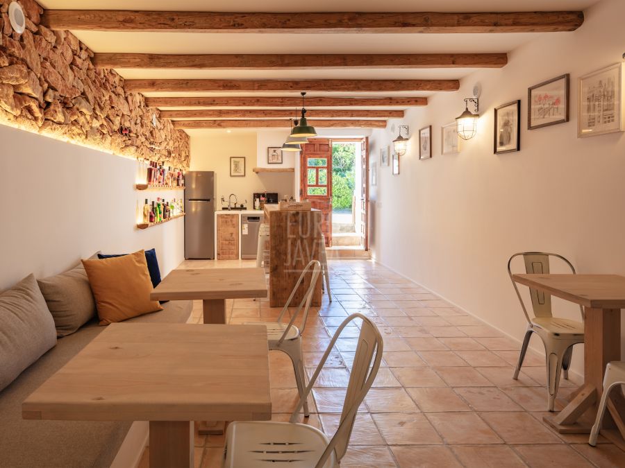 Exclusive sunny, move-in ready villa Silva in Jávea with stunning Montgó views