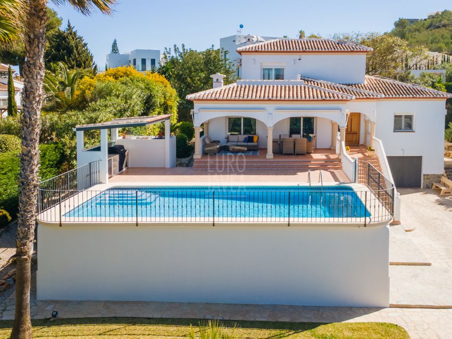 Exclusive sunny, move-in ready villa Silva in Jávea with stunning Montgó views