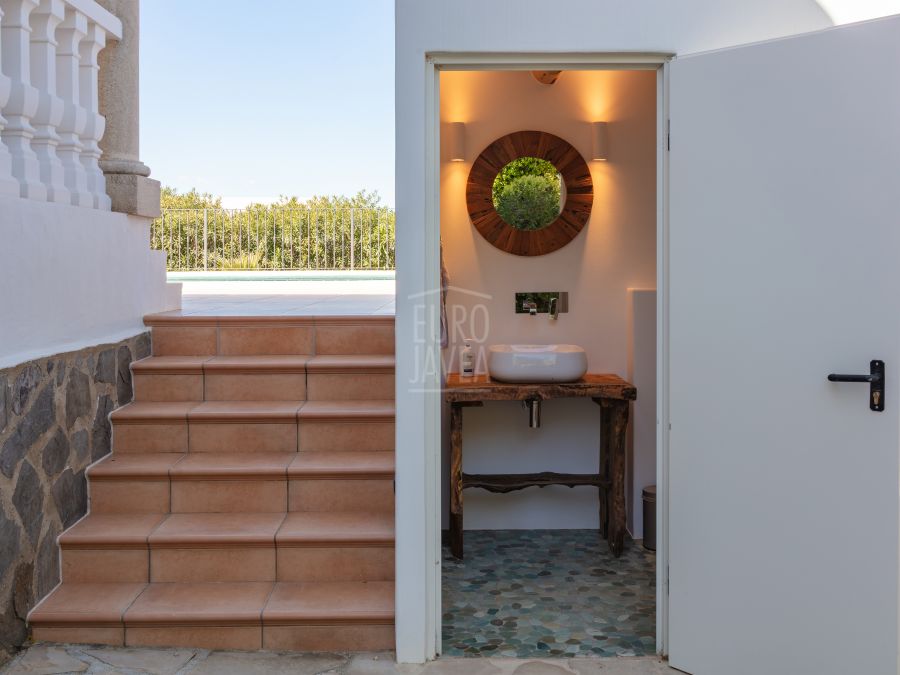 Exclusive sunny, move-in ready villa Silva in Jávea with stunning Montgó views