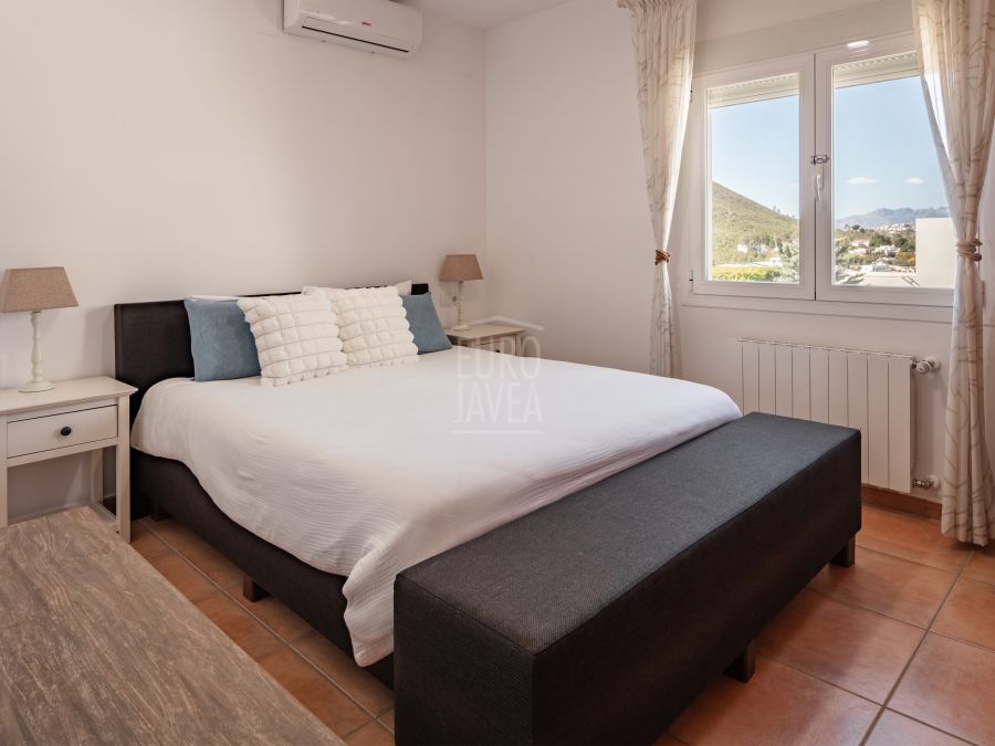 Exclusive sunny, move-in ready villa Silva in Jávea with stunning Montgó views