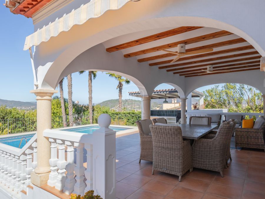 Exclusive sunny, move-in ready villa Silva in Jávea with stunning Montgó views
