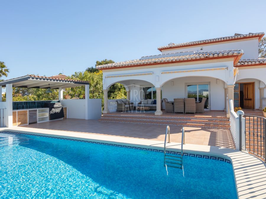 Exclusive sunny, move-in ready villa Silva in Jávea with stunning Montgó views