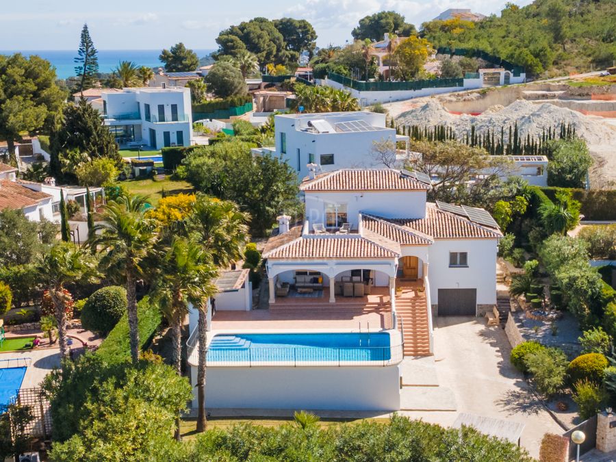 Exclusive sunny, move-in ready villa Silva in Jávea with stunning Montgó views