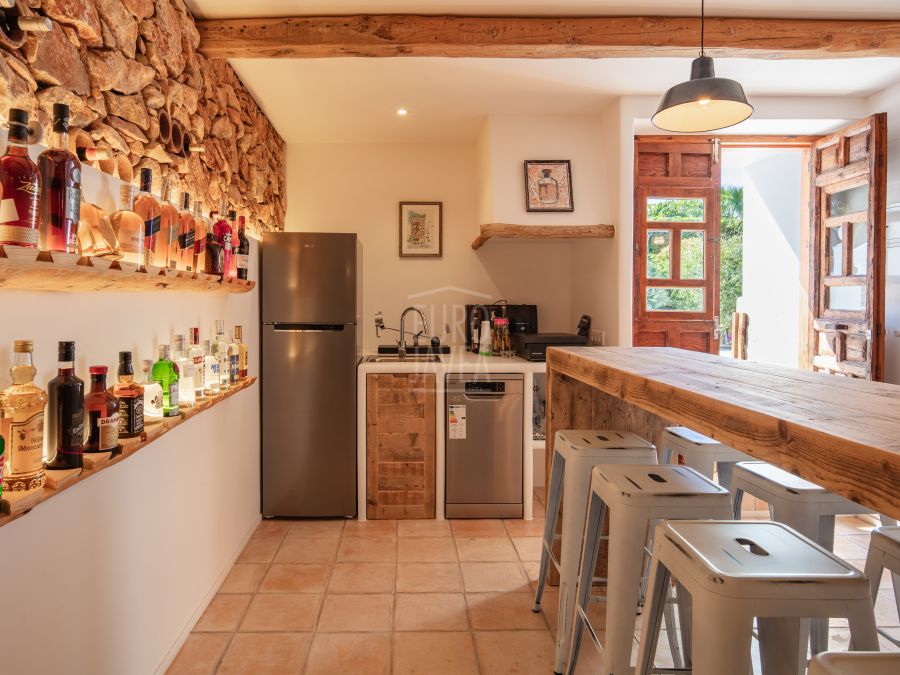 Exclusive sunny, move-in ready villa Silva in Jávea with stunning Montgó views