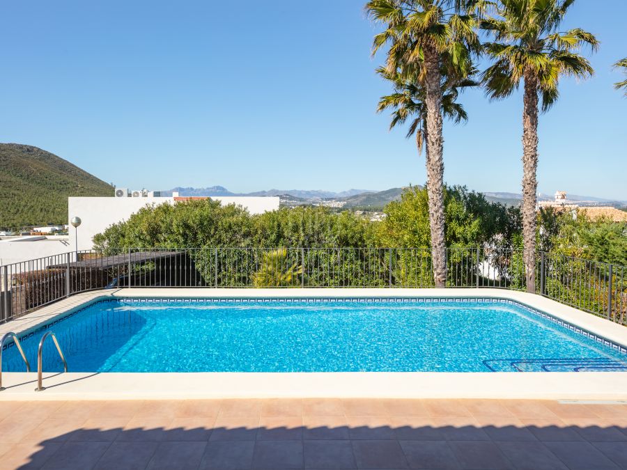 Exclusive sunny, move-in ready villa Silva in Jávea with stunning Montgó views