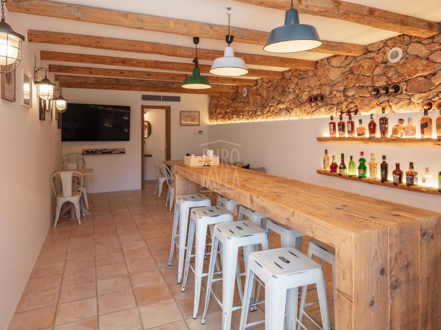 Exclusive sunny, move-in ready villa Silva in Jávea with stunning Montgó views