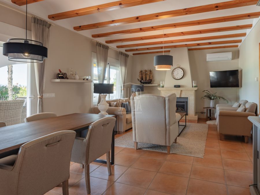 Exclusive sunny, move-in ready villa Silva in Jávea with stunning Montgó views