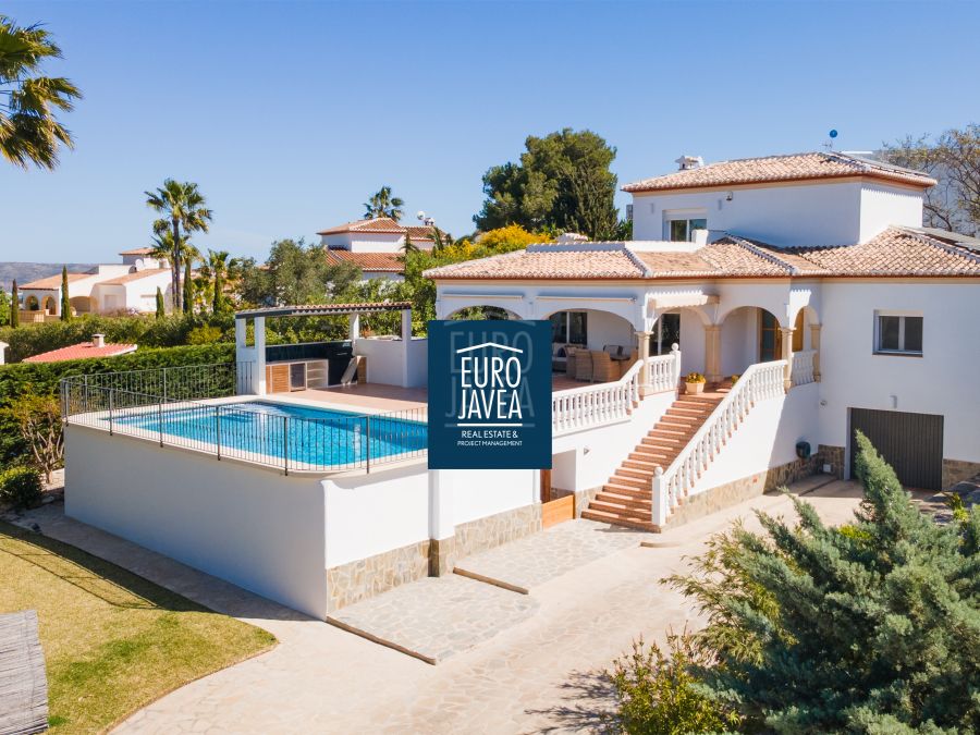 Exclusive sunny, move-in ready villa Silva in Jávea with stunning Montgó views